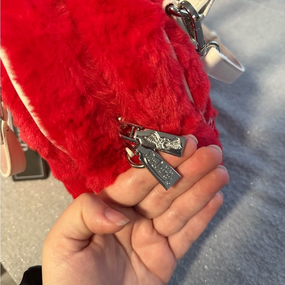 Von Dutch Red Furry Medium Size Purse, Adjustable Strap, Zip Closure, With Tags - Picture 6 of 13